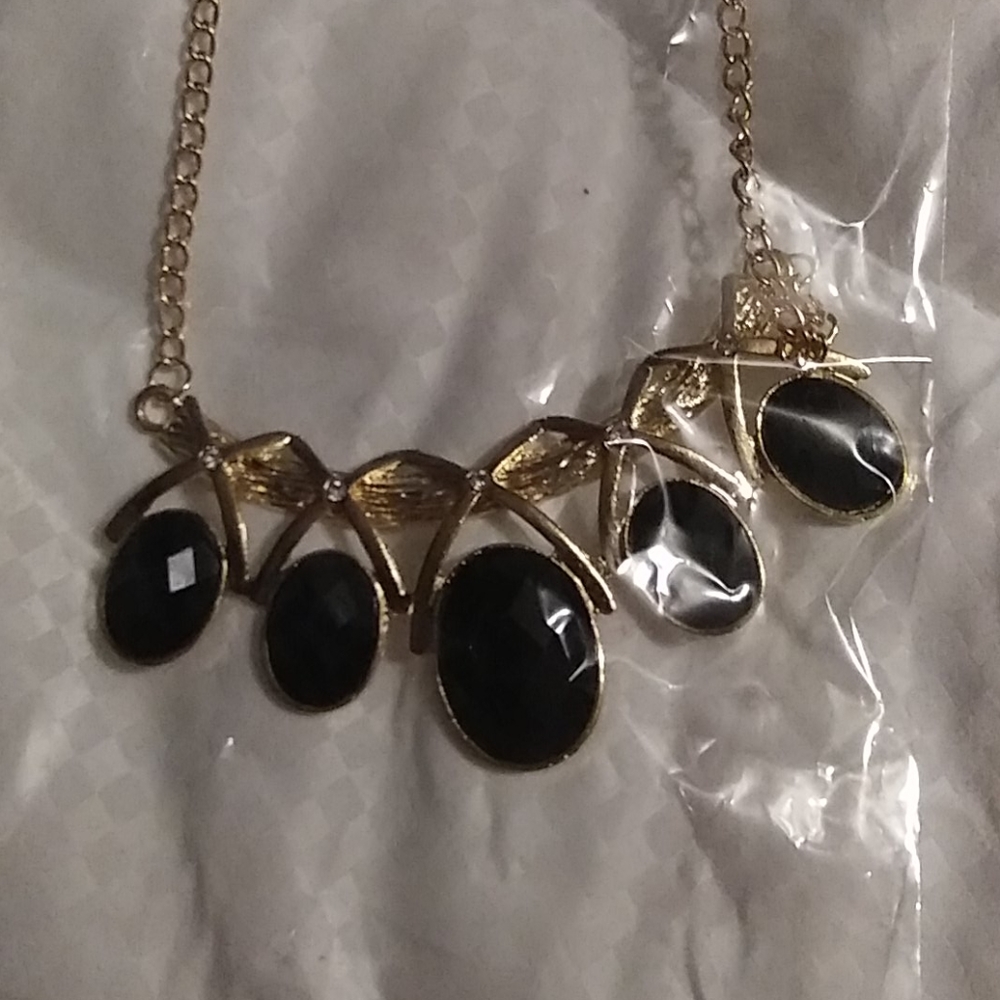 Accessorize Fashion jewelry necklace